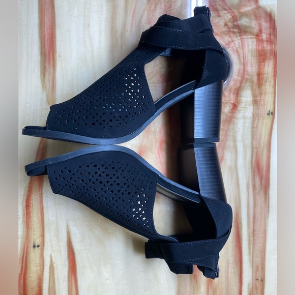 Top Moda Chunky Heel Open Toe Sandal - Picture 6 of 10